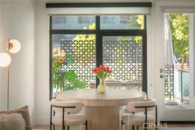 399 E Del Mar Boulevard, Pasadena CA: https://media.crmls.org/medias/57919acc-7ed3-4c24-b5c3-0a7d17b5519f.jpg