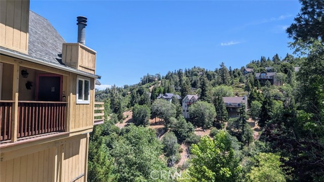 929 Trinity Drive, Lake Arrowhead CA: https://media.crmls.org/medias/5791d18b-3749-40aa-8464-2467f9e50c12.jpg