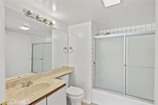 345 N Jackson Street, Glendale CA: https://media.crmls.org/medias/5792a4cb-baab-44da-a910-31fc701b2a42.jpg