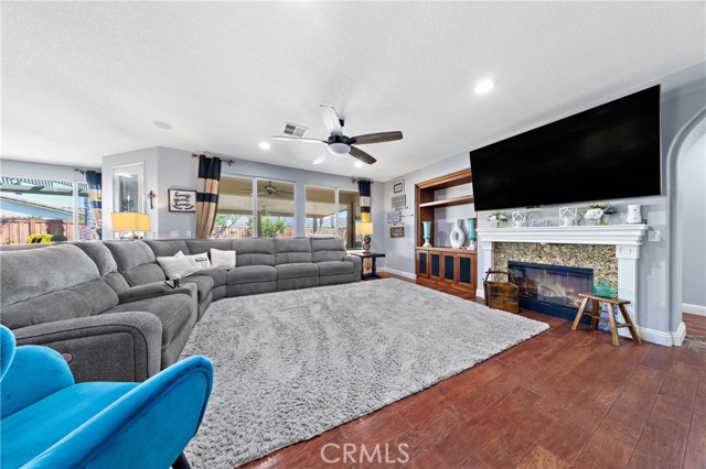 Detail Gallery Image 8 of 62 For 28012 Windjammer Ct, Menifee,  CA 92585 - 3 Beds | 3/1 Baths