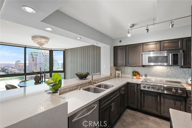 Detail Gallery Image 30 of 66 For 222 Monterey Rd #1203,  Glendale,  CA 91206 - 2 Beds | 2 Baths