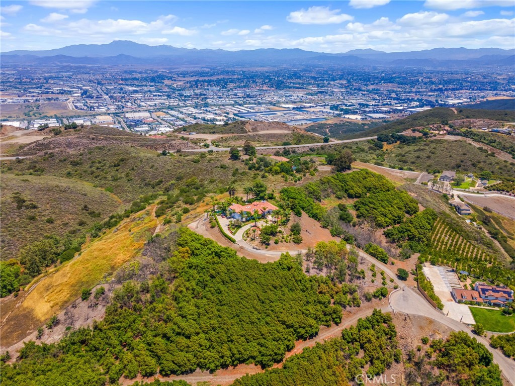 https://media.crmls.org/medias/57938cb3-0bbd-4cbf-9483-927e3546016f.jpg?preset=X-Large