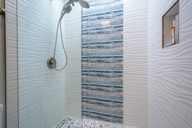 4073 Aladdin Drive, Huntington Beach CA: https://media.crmls.org/medias/5793c8d2-b53a-48ab-830f-9e95d53a077a.jpg