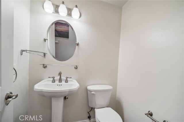 Detail Gallery Image 14 of 37 For 17311 Chatsworth St #4,  Granada Hills,  CA 91344 - 3 Beds | 2/1 Baths