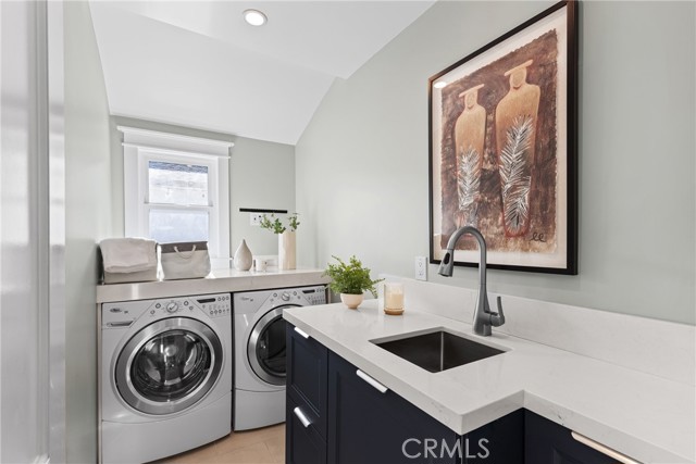 Detail Gallery Image 26 of 32 For 12947 La Maida St, Sherman Oaks,  CA 91423 - 4 Beds | 3 Baths