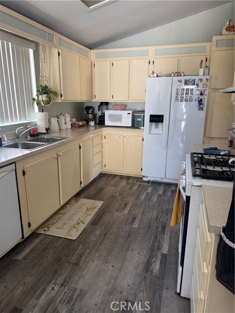 1525 Del Rosa Road, Phelan CA: https://media.crmls.org/medias/579543d5-dc41-4b44-aaad-4fc2324e054a.jpg