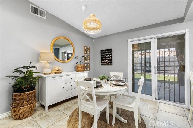 Detail Gallery Image 13 of 39 For 12659 Meadbury Dr, Moreno Valley,  CA 92553 - 4 Beds | 2 Baths