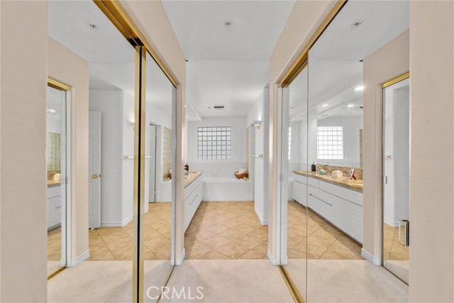 Image 19 of 40 For 2233 Martin  302