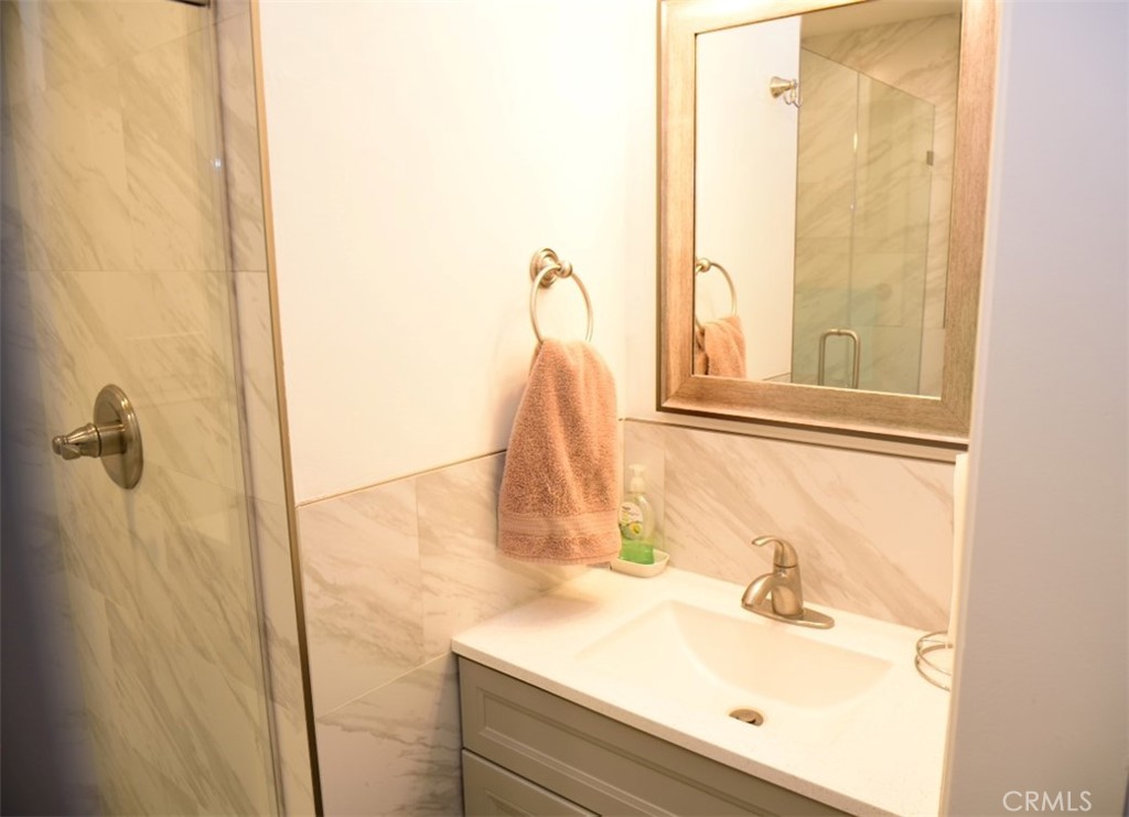 https://media.crmls.org/medias/5795b265-8c14-4a6b-9621-87086a82d700.jpg?preset=X-Large