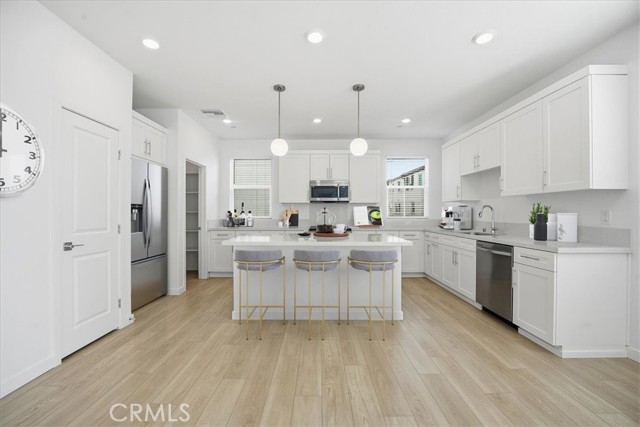 Detail Gallery Image 9 of 37 For 9318 via Azul, Pico Rivera,  CA 90660 - 4 Beds | 3/1 Baths