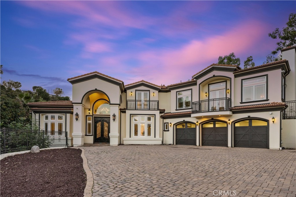 805 West Road