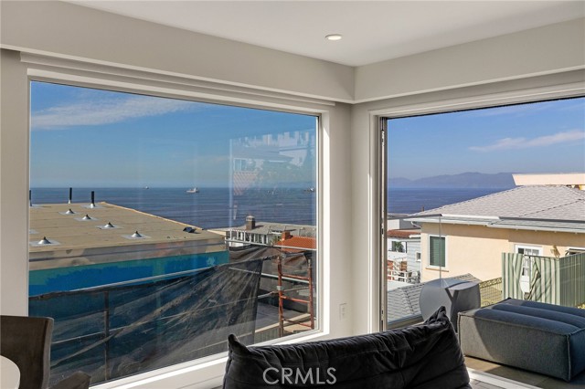 232 32nd Place, Manhattan Beach CA: https://media.crmls.org/medias/579781b9-4329-447d-b978-da7026b1d64a.jpg