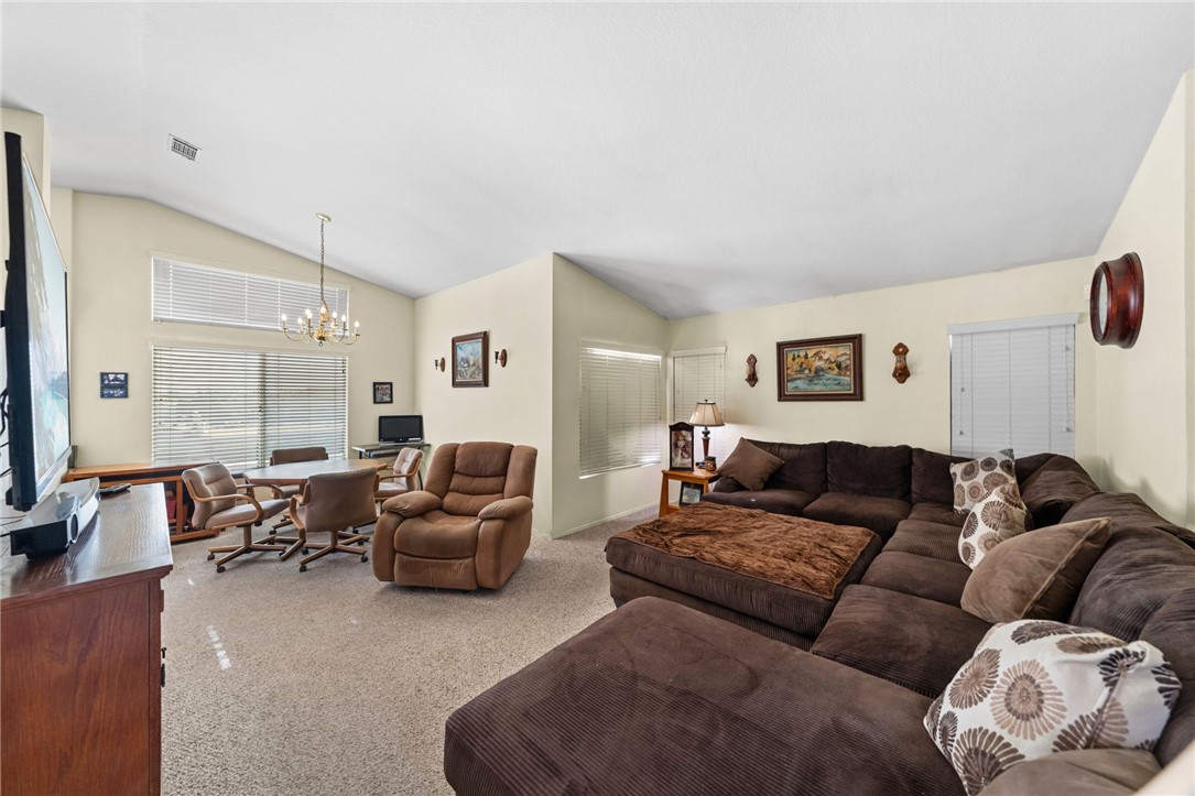 Detail Gallery Image 13 of 45 For 1093 Autumnwood Ln, Perris,  CA 92571 - 4 Beds | 2/1 Baths