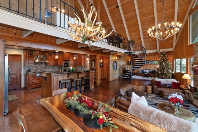 26621 Thunderbird Drive, Lake Arrowhead CA: https://media.crmls.org/medias/5797ef06-5fa3-43bf-9b84-8a8cd85890c2.jpg