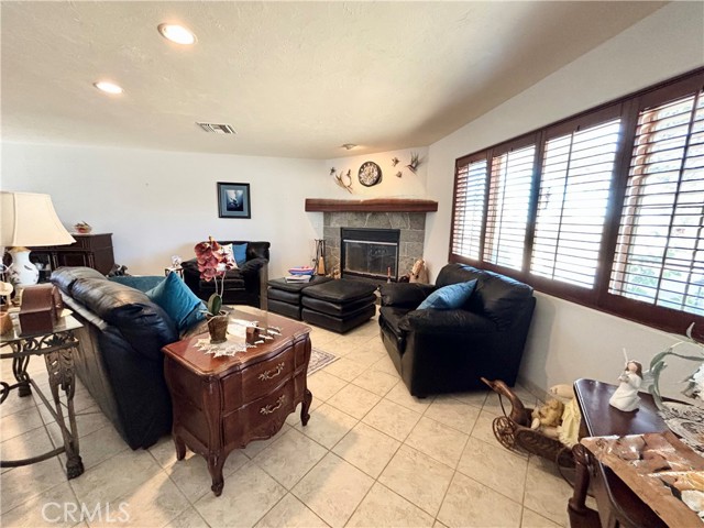 Detail Gallery Image 4 of 18 For 7442 Camarilla Ave, Yucca Valley,  CA 92284 - 2 Beds | 1 Baths