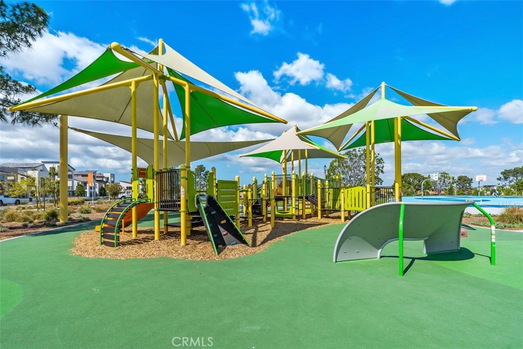 https://media.crmls.org/medias/579863e7-0b46-410a-9d4b-53bbe0fed464.jpg?preset=X-Large