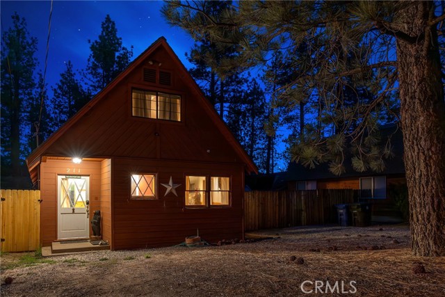 Detail Gallery Image 1 of 34 For 211 W Sherwood Bld, Big Bear City,  CA 92314 - 3 Beds | 2 Baths