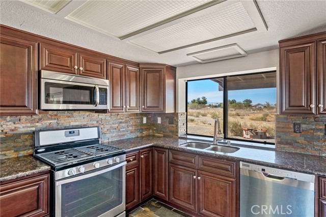 Detail Gallery Image 11 of 34 For 14022 Valle Vista Rd, Phelan,  CA 92371 - 3 Beds | 2 Baths