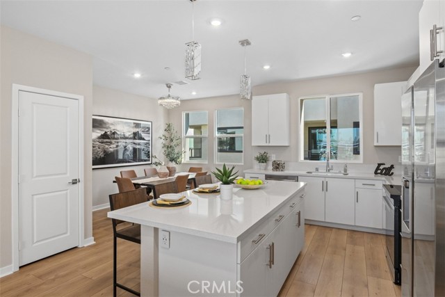 Detail Gallery Image 12 of 31 For 109 S Laxore St #303,  Anaheim,  CA 92804 - 4 Beds | 3/1 Baths