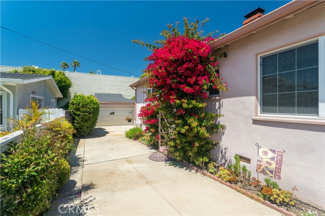 1023 11th Street, Manhattan Beach, California 90266, 4 Bedrooms Bedrooms, ,2 BathroomsBathrooms,Residential,Sold,11th,SB22137345