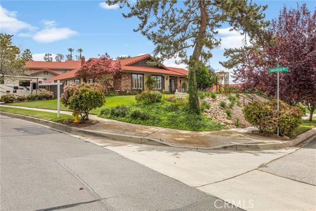 Detail Gallery Image 4 of 49 For 36113 Sharron Way, Yucaipa,  CA 92399 - 3 Beds | 2 Baths