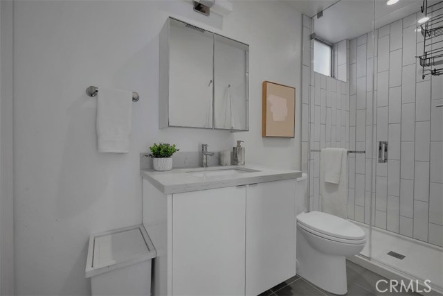 Detail Gallery Image 14 of 27 For 6919 Knowlton Place, Los Angeles,  CA 90045 - 3 Beds | 4 Baths