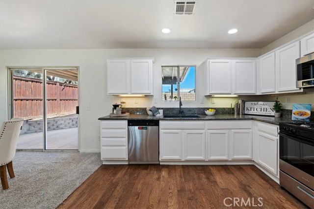 Detail Gallery Image 10 of 31 For 308 Avenue 6, Lake Elsinore,  CA 92530 - 4 Beds | 2 Baths