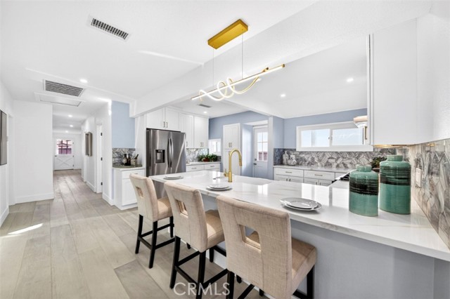 Detail Gallery Image 6 of 27 For 4761 W 141st, Hawthorne,  CA 90250 - 4 Beds | 3 Baths