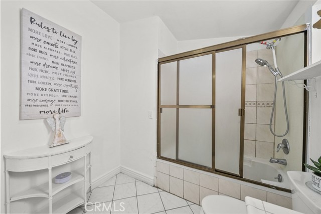 Detail Gallery Image 26 of 52 For 9757 White Oak, Northridge,  CA 91325 - 4 Beds | 3 Baths