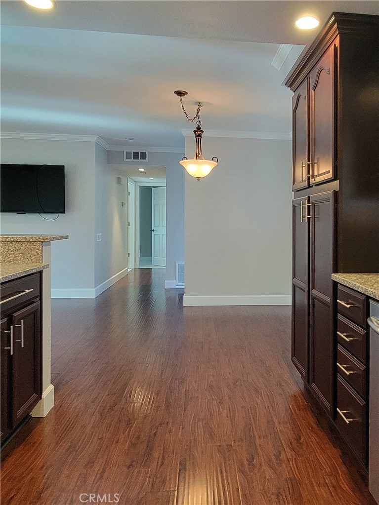 https://media.crmls.org/medias/579dcb45-4377-4bac-8f46-2ebe3e176fc1.jpg?preset=X-Large