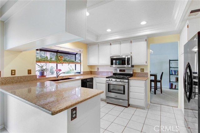 Detail Gallery Image 9 of 33 For 6843 Renato Ct, Chino,  CA 91710 - 4 Beds | 3 Baths