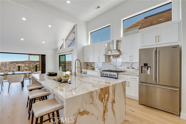 Detail Gallery Image 14 of 29 For 7655 Caminito Avola, La Jolla,  CA 92037 - 4 Beds | 2/1 Baths