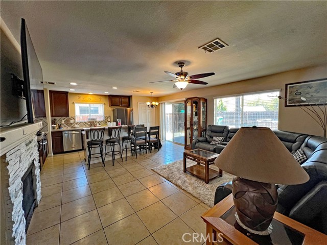 Detail Gallery Image 6 of 23 For 26365 Prairie Ln, Moreno Valley,  CA 92555 - 4 Beds | 3 Baths