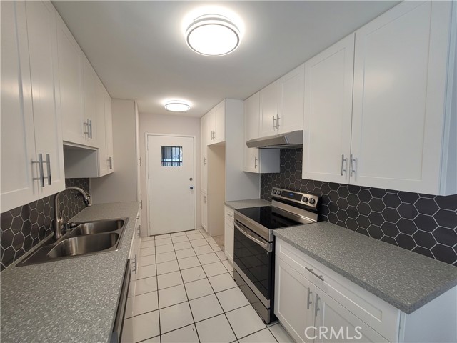 Detail Gallery Image 2 of 40 For 5301 Balboa Bld #E11,  Encino,  CA 91316 - 2 Beds | 2 Baths
