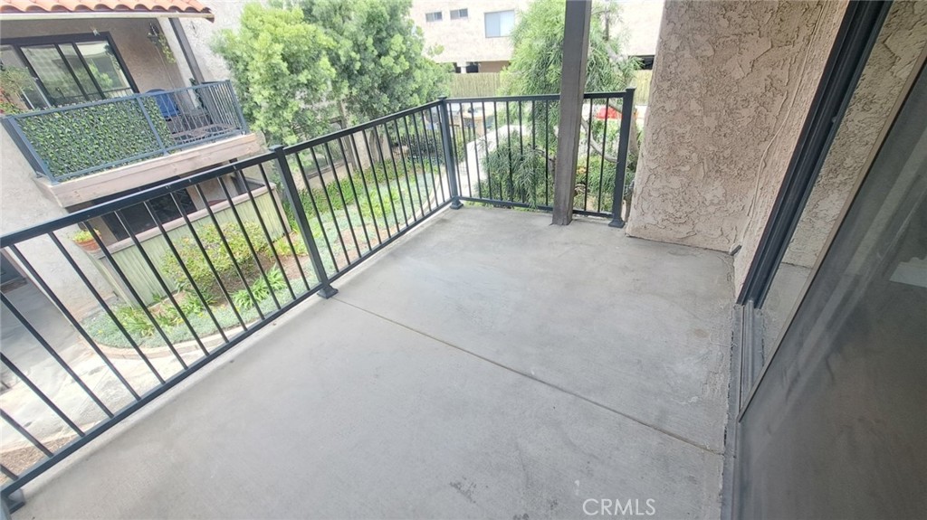 https://media.crmls.org/medias/579fec78-293d-445d-8ab1-d8bdd0bb02f7.jpg?preset=X-Large