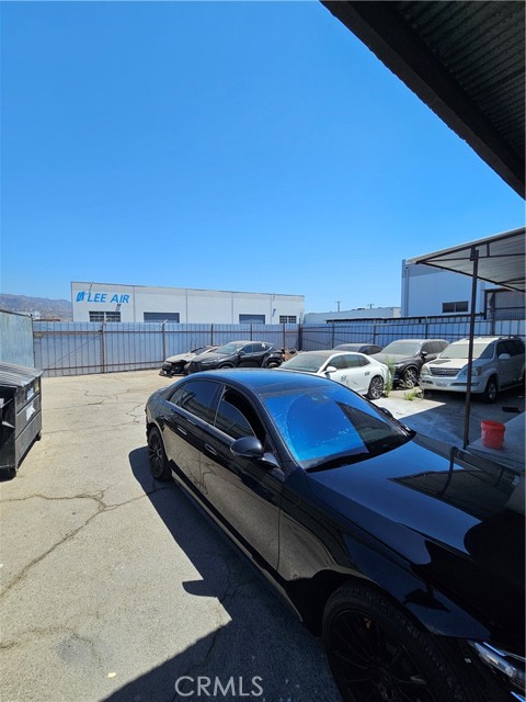 7554 Clybourn Avenue, Sun Valley CA: https://media.crmls.org/medias/57a0d823-0b8e-406c-bb02-0135686e0b0d.jpg