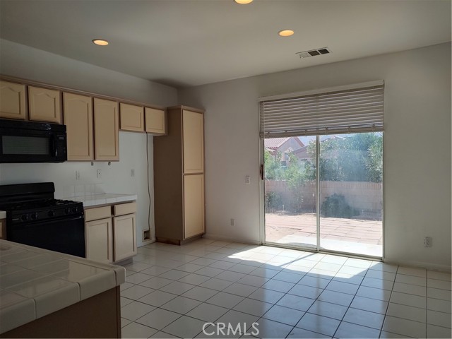 Detail Gallery Image 15 of 29 For 65565 Acoma #43,  Desert Hot Springs,  CA 92240 - 2 Beds | 2 Baths