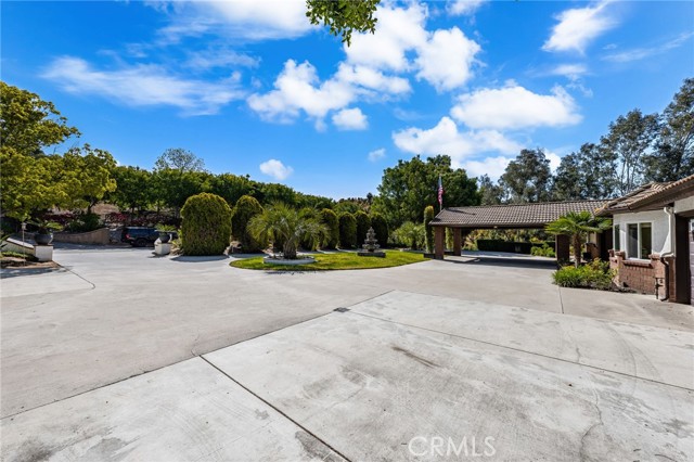 2465 Via Oeste Drive, Fallbrook CA: https://media.crmls.org/medias/57a23c34-756b-4f6a-a034-5060d362cb9e.jpg