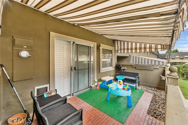 571 La Verne Street, Redlands CA: https://media.crmls.org/medias/57a28333-14bd-4ce6-b35a-d8e477f2ae72.jpg
