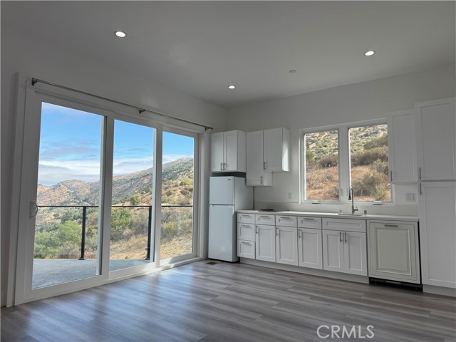 Detail Gallery Image 1 of 34 For 988 Alta Vista Rd, Simi Valley,  CA 93063 - 2 Beds | 2 Baths