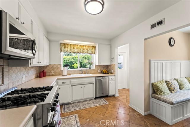 Detail Gallery Image 18 of 39 For 2205 Las Lunas St, Pasadena,  CA 91107 - 3 Beds | 2 Baths
