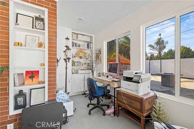 Detail Gallery Image 24 of 27 For 18229 Strathern St, Reseda,  CA 91335 - 3 Beds | 2 Baths