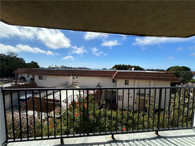 Detail Gallery Image 8 of 22 For 29433 Indian Valley Rd #D,  Rancho Palos Verdes,  CA 90275 - 2 Beds | 2 Baths