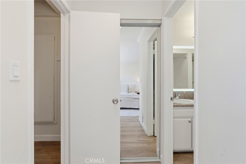 https://media.crmls.org/medias/57a5dda0-2df4-4e0f-b92f-2dfeaabfedcf.jpg?preset=X-Large