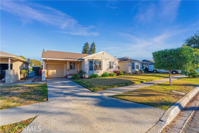 Detail Gallery Image 2 of 35 For 12922 Stanford Ave, Los Angeles,  CA 90059 - 4 Beds | 2 Baths