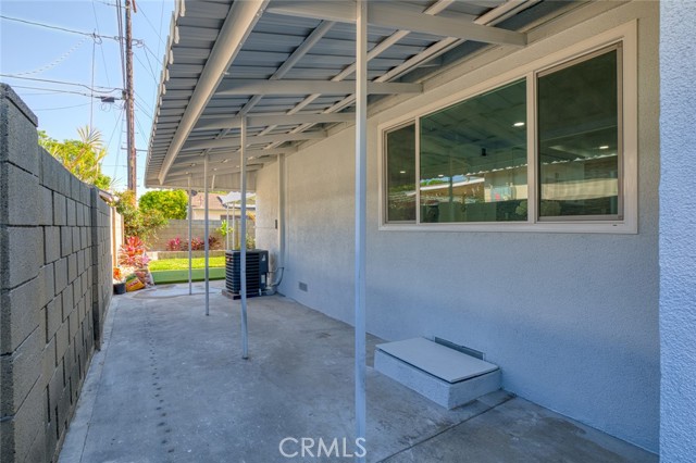 3622 W Kent Avenue, Santa Ana CA: https://media.crmls.org/medias/57a69fca-e35c-4a5c-aa82-951f22fad478.jpg