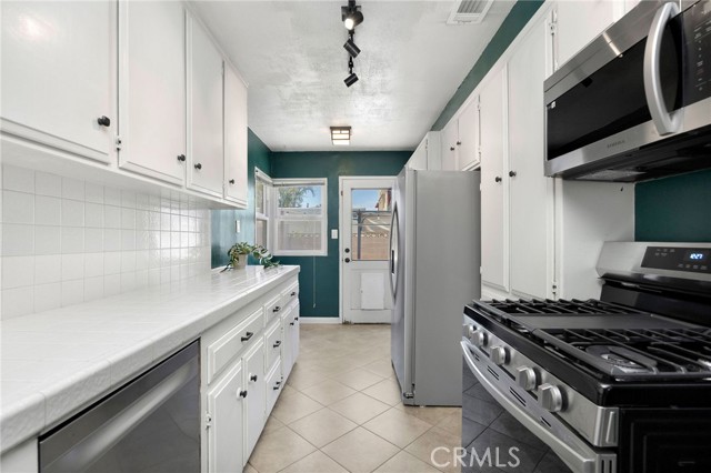 125 Siena Drive, Long Beach CA: https://media.crmls.org/medias/57a6f0c8-389e-4ec3-b061-754717d86c98.jpg