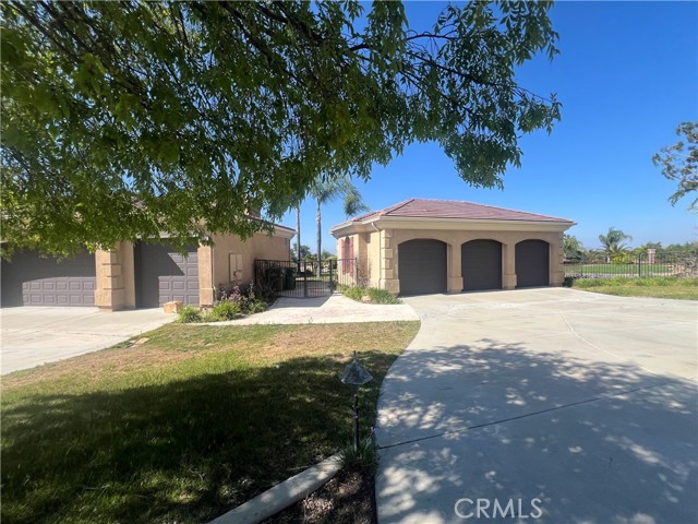 4069 Nancy Circle, Corona CA: https://media.crmls.org/medias/57a74bfb-0eda-43f7-a150-6033c4bf651f.jpg