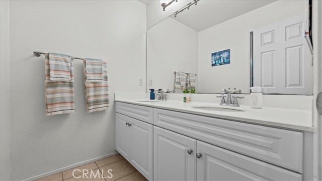 12533 Cipriano Lane, Eastvale CA: https://media.crmls.org/medias/57a7d5a4-497d-4c04-8eee-1232538981f5.jpg