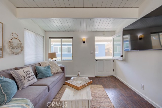 Detail Gallery Image 7 of 26 For 217 35th Pl #B,  Manhattan Beach,  CA 90266 - 2 Beds | 1 Baths